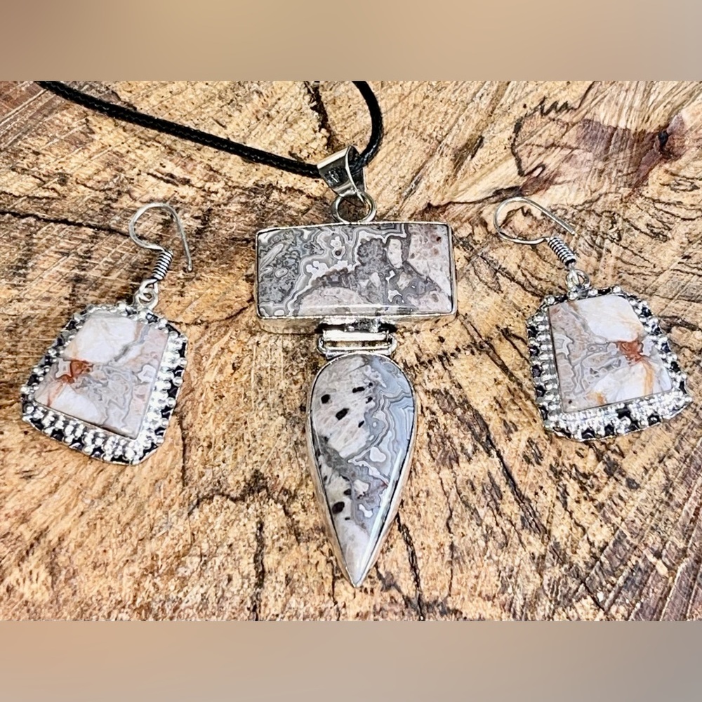 Crazy Lace Agate Pendant & Earrings Set